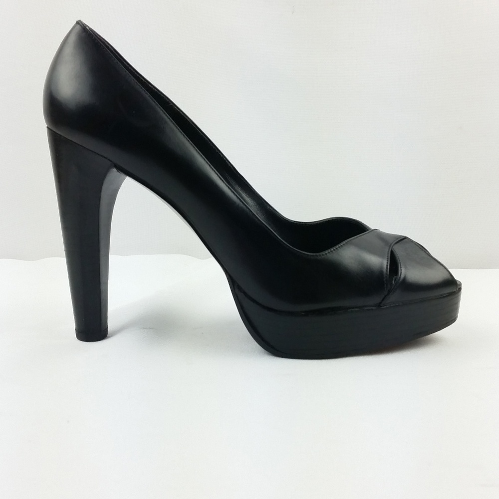 Stuart Weitzman Heels Size 7.5 Black Leather